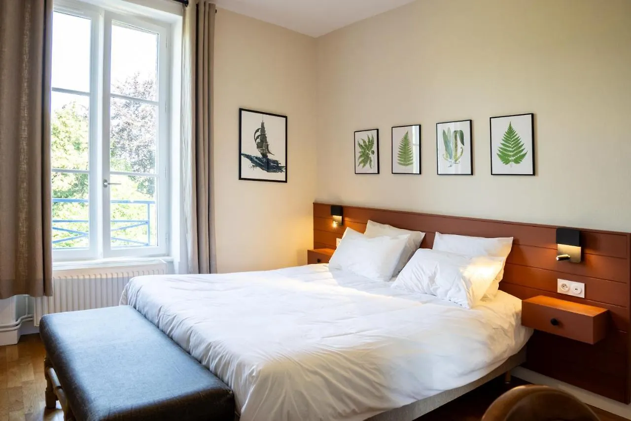 Bel Appartement, Bien Equipe Et Confortable Dans Le Centre Historique Fougères アパート